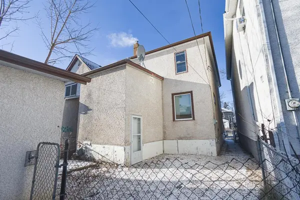 269 Toronto ST, Winnipeg, MB R3G 1S3