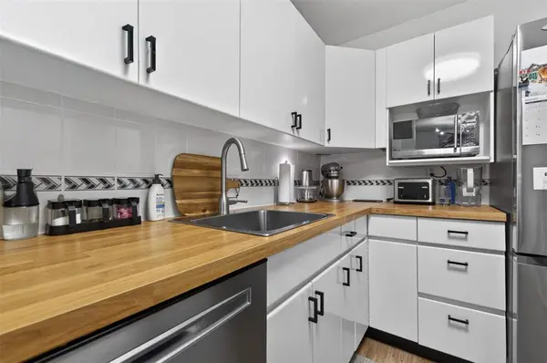 470 Kenaston BLVD, Winnipeg, MB R3N 1Z1