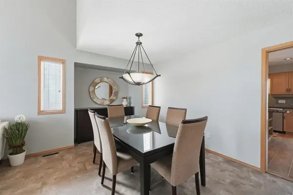 70 Mulligan Bay, Winnipeg, MB R3P 2H5