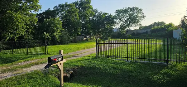 2511 Lora Lane, Balch Springs, TX 75180