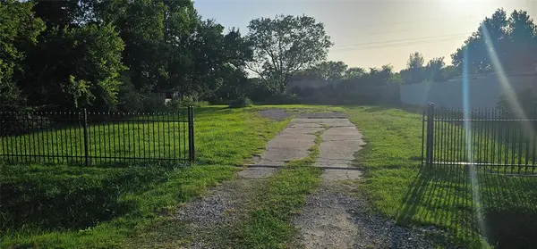 2511 Lora Lane, Balch Springs, TX 75180