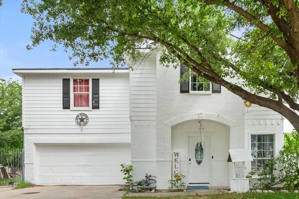 3005 Ronay Drive, Forest Hill, TX 76140