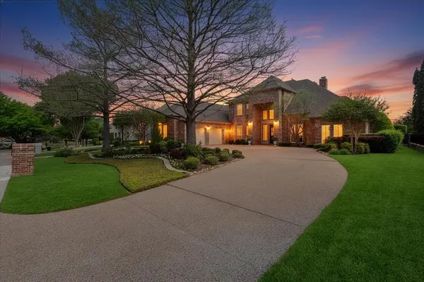 916 Amanda Drive, Mansfield, TX 76063