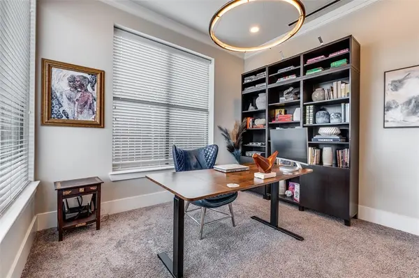 2043 Canada Drive, Dallas, TX 75212