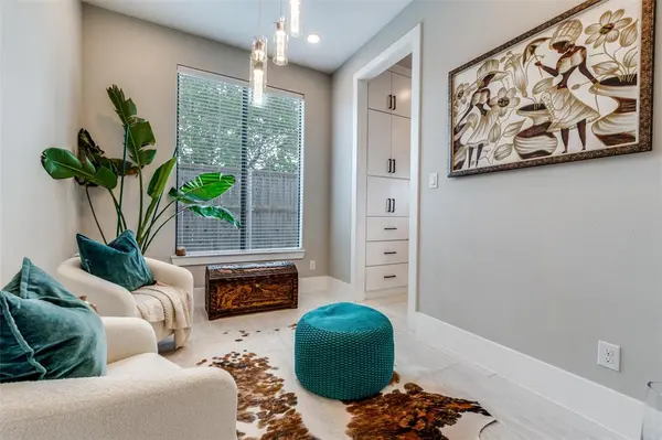 2043 Canada Drive, Dallas, TX 75212