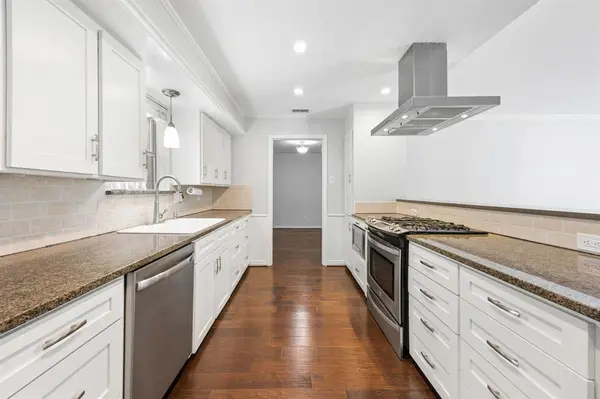 9424 Hunters Creek Drive, Dallas, TX 75243