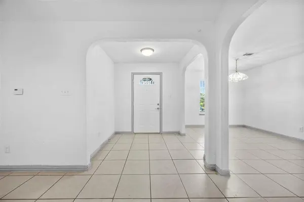 5848 Keeneland Parkway, Dallas, TX 75211