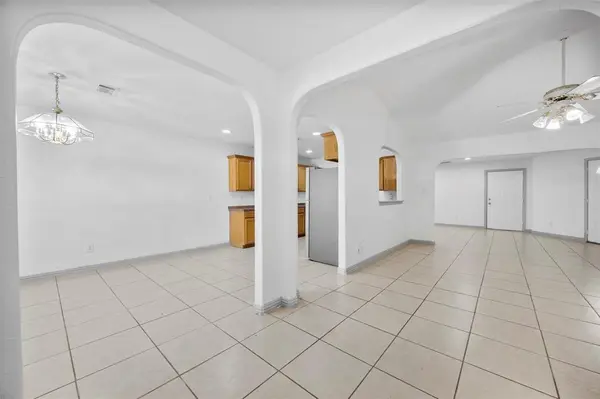 5848 Keeneland Parkway, Dallas, TX 75211