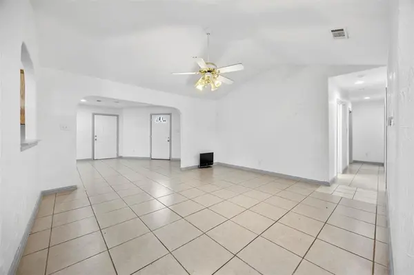 5848 Keeneland Parkway, Dallas, TX 75211