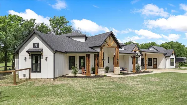 1383 Northshore Lane, Valley View, TX 76272