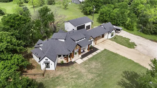 1383 Northshore Lane, Valley View, TX 76272