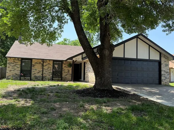 817 Camino Court, Grand Prairie, TX 75052