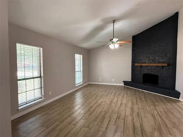 817 Camino Court, Grand Prairie, TX 75052