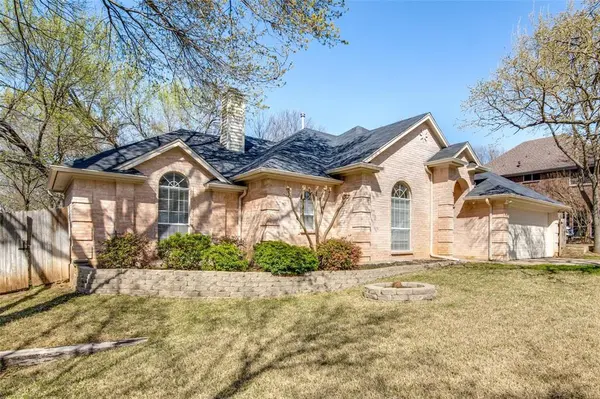 1214 Sandhurst Court, Grapevine, TX 76051