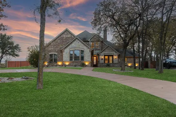 5829 Lakeside Drive, Fort Worth, TX 76179