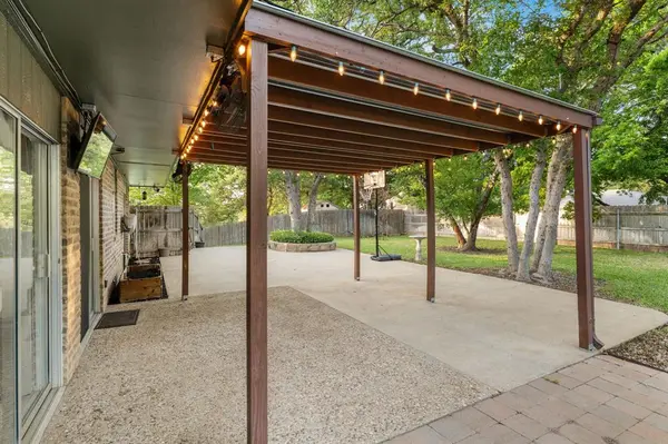 825 Wooded Crest Drive, Woodway, TX 76712