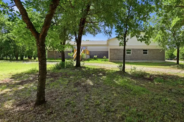 211 E Bay Drive, Bridgeport, TX 76426