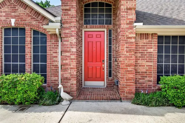 2302 Chambray Drive, Corinth, TX 76210