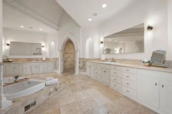 5613 Versailles Court, Colleyville, TX 76034