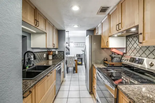 1603 Marsh Lane #301, Carrollton, TX 75006