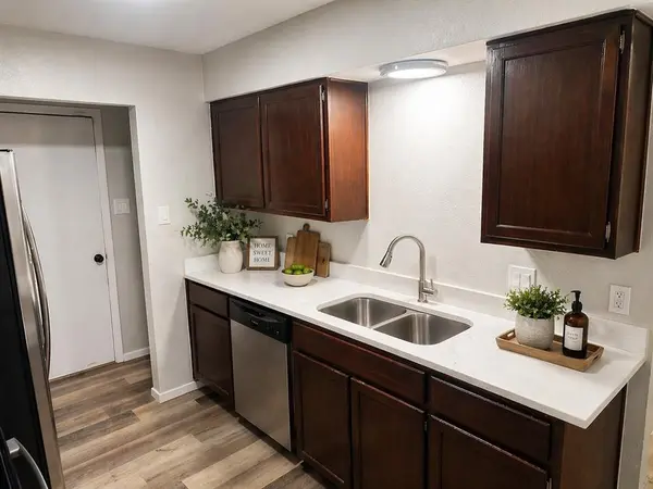 517 Signal Hill Court S #517, Fort Worth, TX 76112