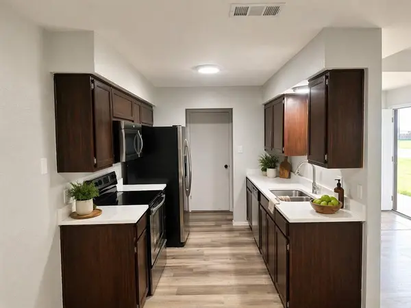 517 Signal Hill Court S #517, Fort Worth, TX 76112