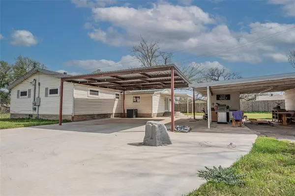 900 Silver Creek Azle Road, Azle, TX 76020