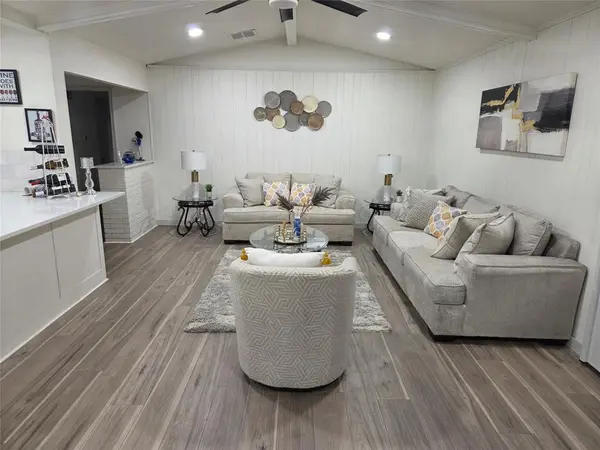 1116 Southwood Drive, Desoto, TX 75115