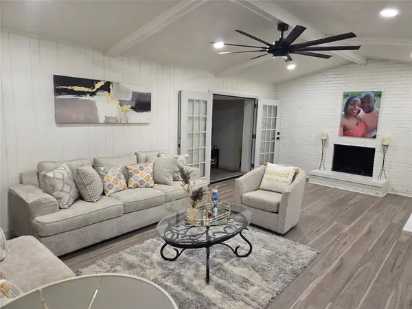 1116 Southwood Drive, Desoto, TX 75115