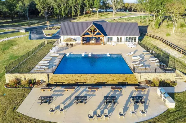 656 Calmwater Court, Mabank, TX 75143