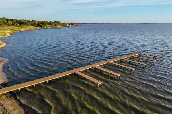 656 Calmwater Court, Mabank, TX 75143