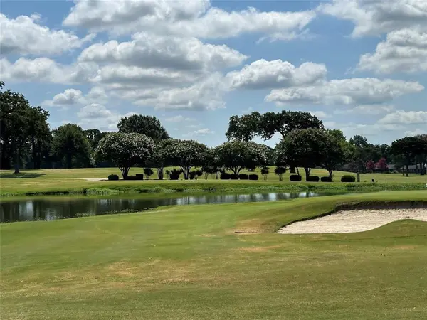 656 Calmwater Court, Mabank, TX 75143