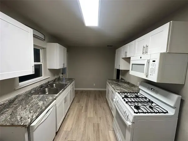 2908 Binyon Street, Fort Worth, TX 76133