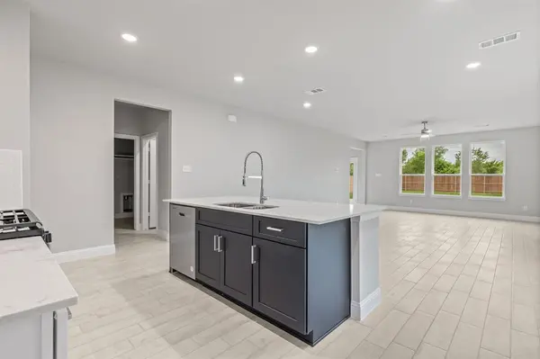 527 Cayman Cove, Seagoville, TX 75159