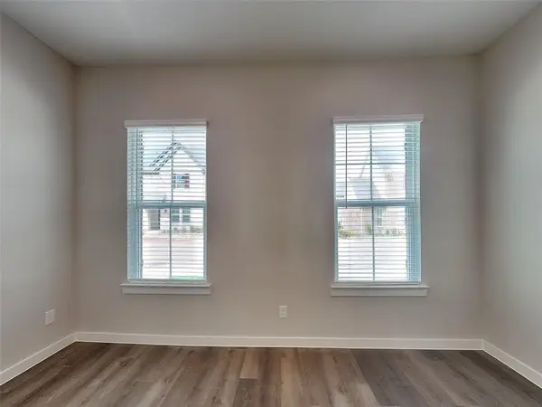 1029 Fallgate Drive, Saginaw, TX 76179