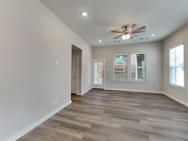 1029 Fallgate Drive, Saginaw, TX 76179