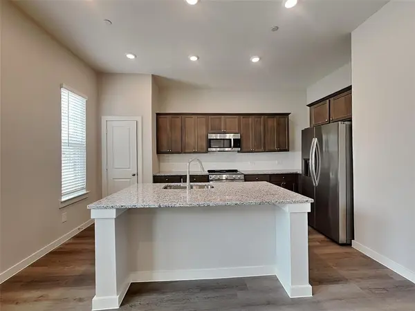 1029 Fallgate Drive, Saginaw, TX 76179