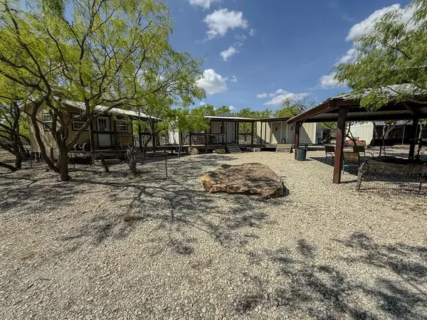 1124 County Road 322, Voss, TX 76888