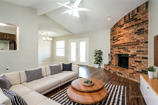 6117 Autumn Springs Drive, Arlington, TX 76001