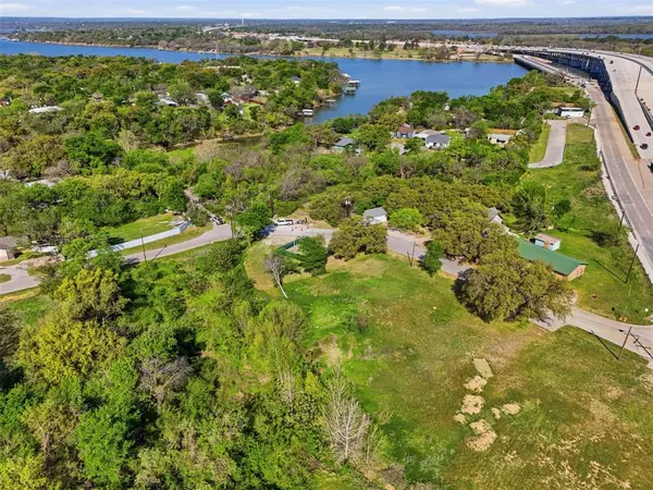 7019 Edgemere Place, Lake Worth, TX 76135