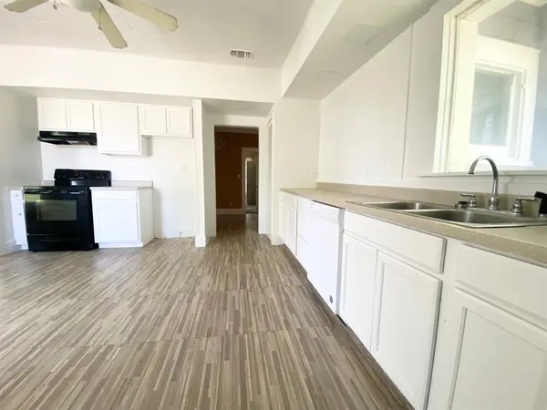 106 W Decatur Street, Ennis, TX 75119