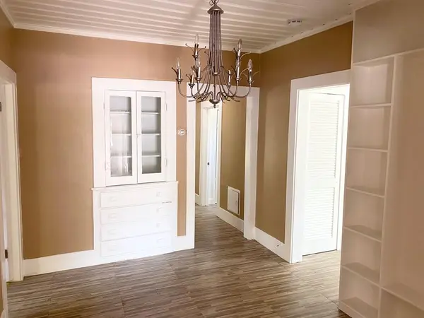 106 W Decatur Street, Ennis, TX 75119