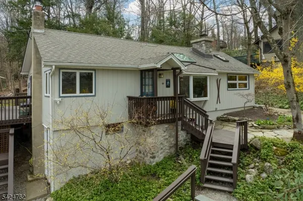 1066 Lakeside Dr, Vernon Twp., NJ 07422