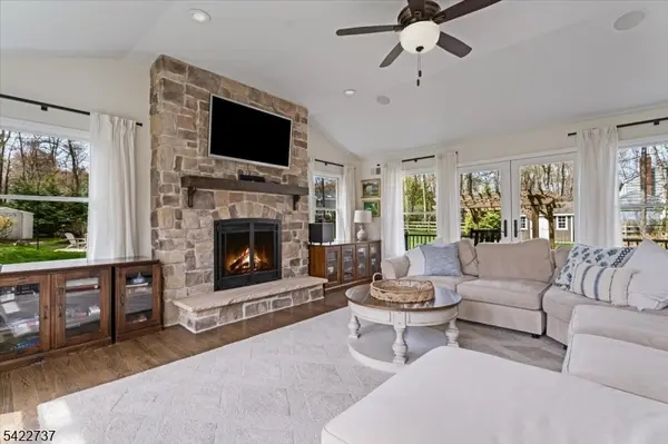 42 Dean Rd, Mendham Boro, NJ 07945