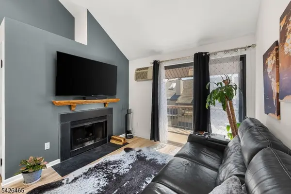 302 Hackensack St #806, Wood-ridge Boro, NJ 07075