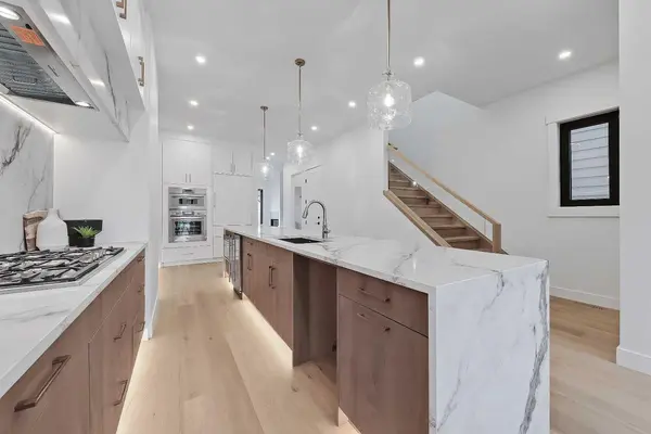 2720 5 AVE NW, Calgary, AB T2N 0T8