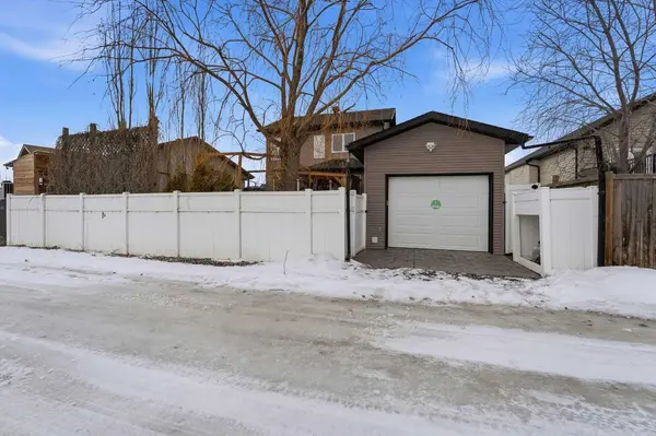 134 Ivany Close, Red Deer, AB T4R 0A1