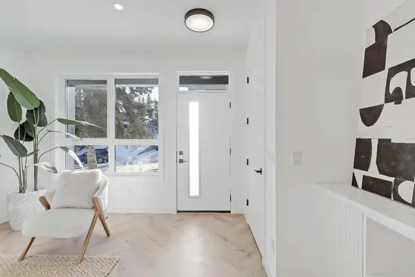 1524 29 AVE SW #1, Calgary, AB T2T 1M3