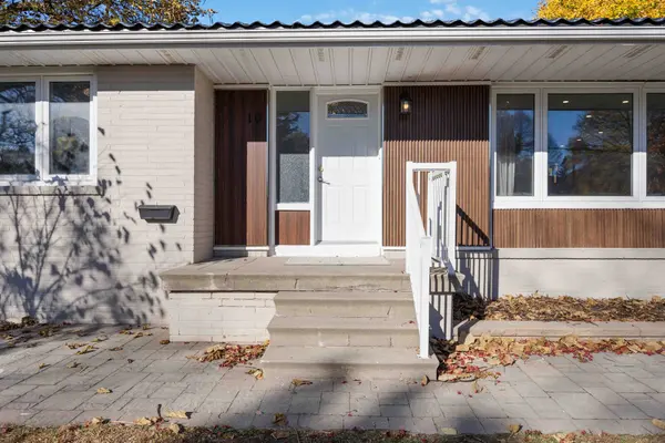 10 Chipping RD #Main, Toronto C13, ON M3B 1L1