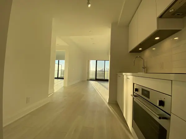 33 Frederick Todd WAY N #802, Toronto C11, ON M4G 0C9